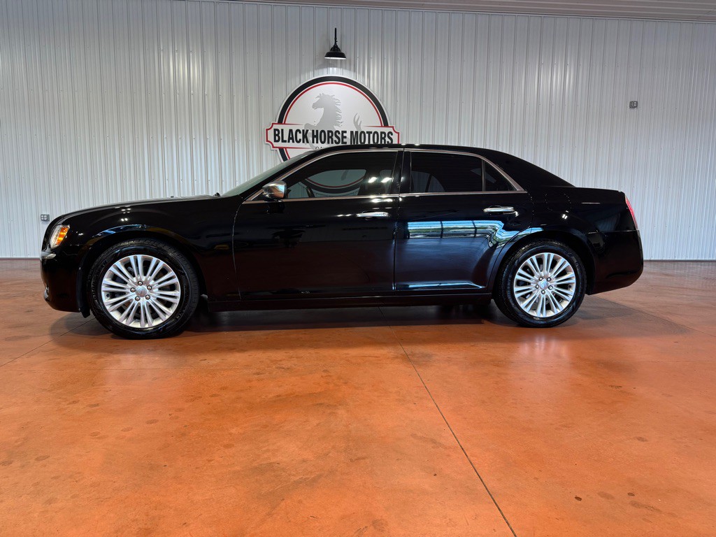 2014 Chrysler 300 Image 2