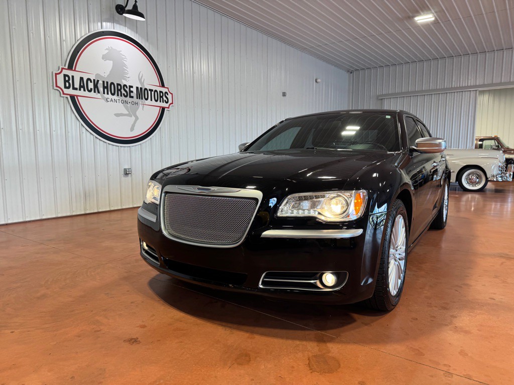2014 Chrysler 300 Image 4