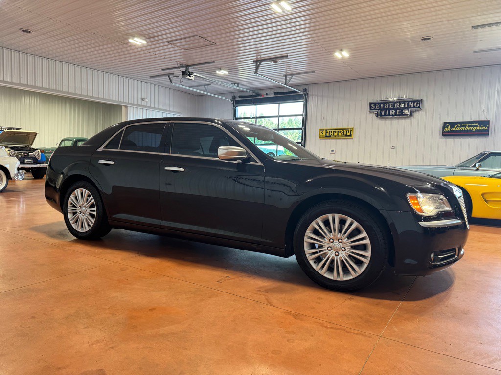 2014 Chrysler 300 Image 7