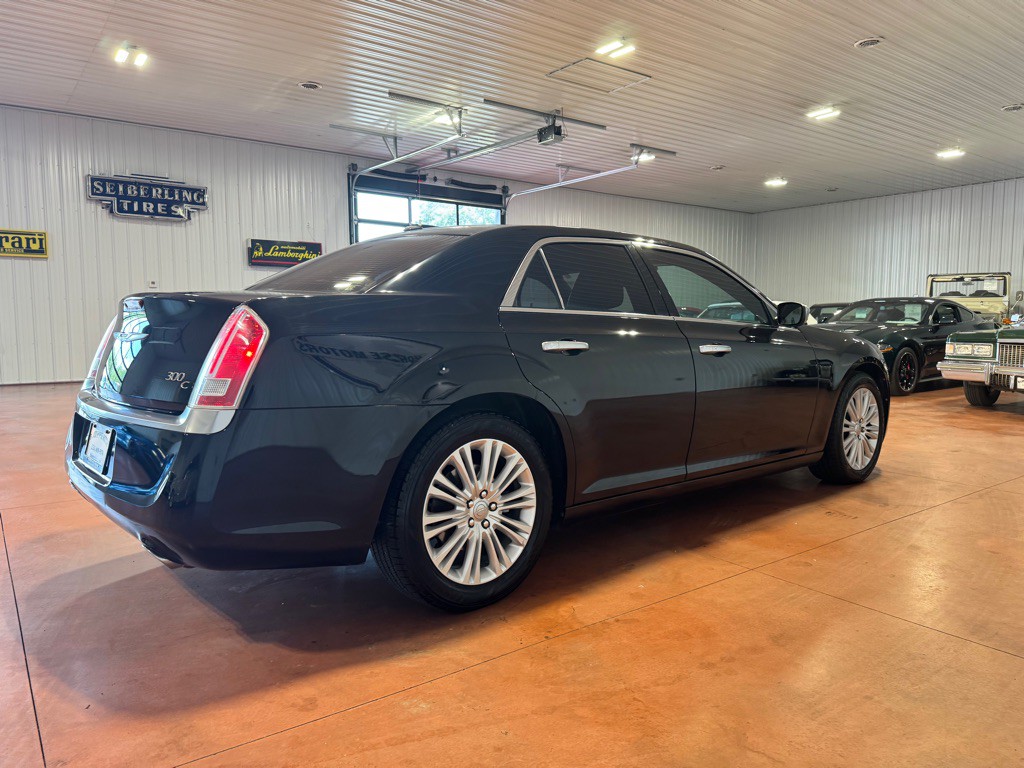 2014 Chrysler 300 Image 8