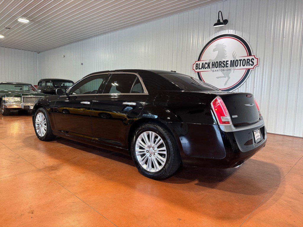 2014 Chrysler 300 Image 10