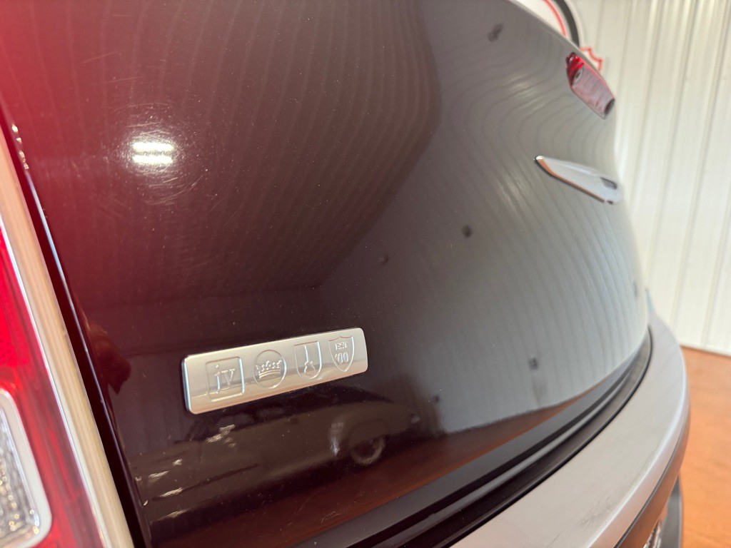 2014 Chrysler 300 Image 11
