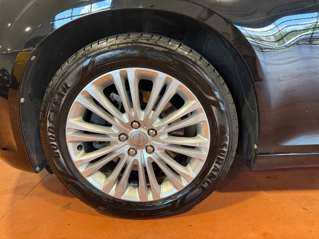 2014 Chrysler 300 Image 13