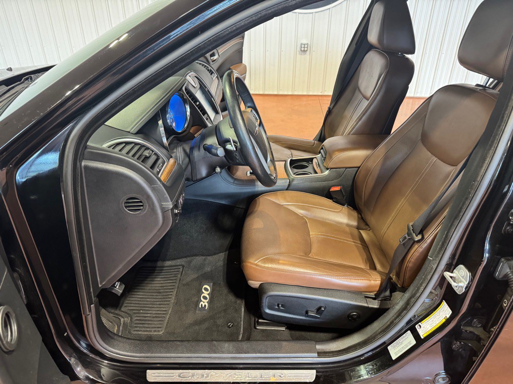2014 Chrysler 300 Image 17