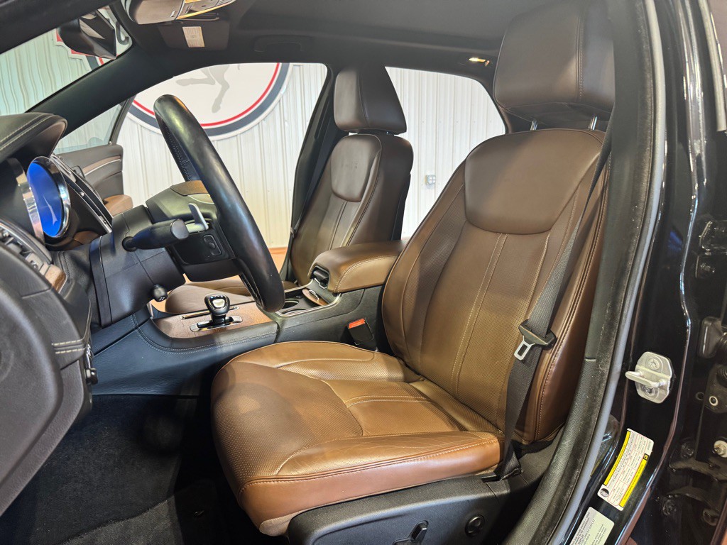 2014 Chrysler 300 Image 18