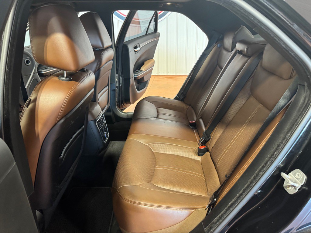 2014 Chrysler 300 Image 20