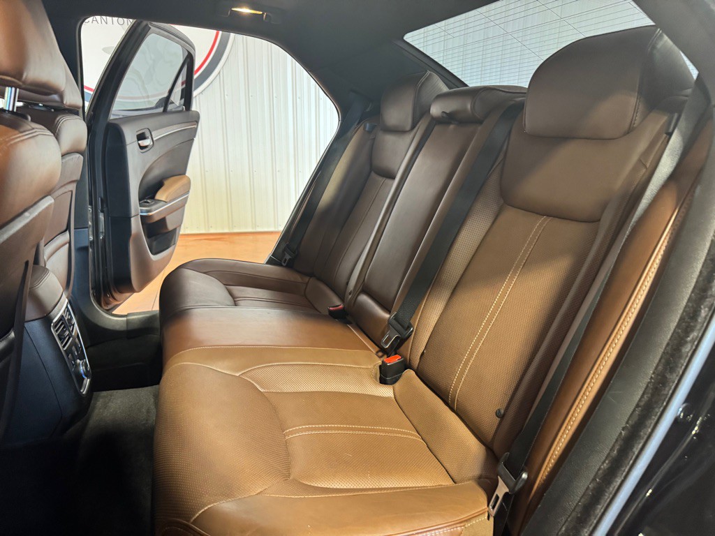 2014 Chrysler 300 Image 21