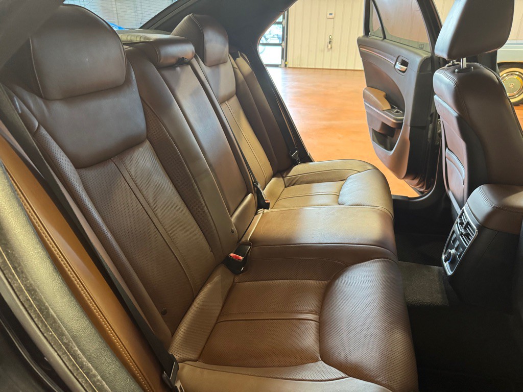 2014 Chrysler 300 Image 27