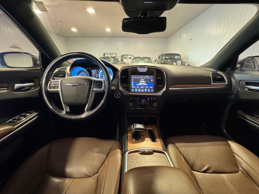 2014 Chrysler 300 Image 28