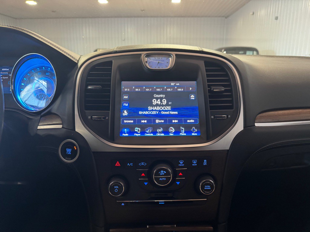 2014 Chrysler 300 Image 30