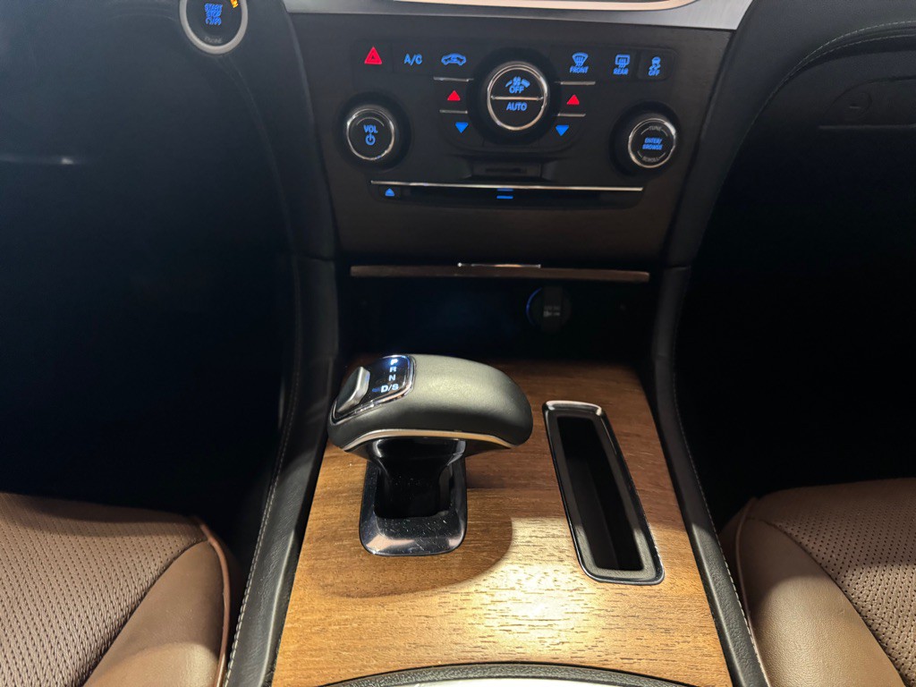 2014 Chrysler 300 Image 34