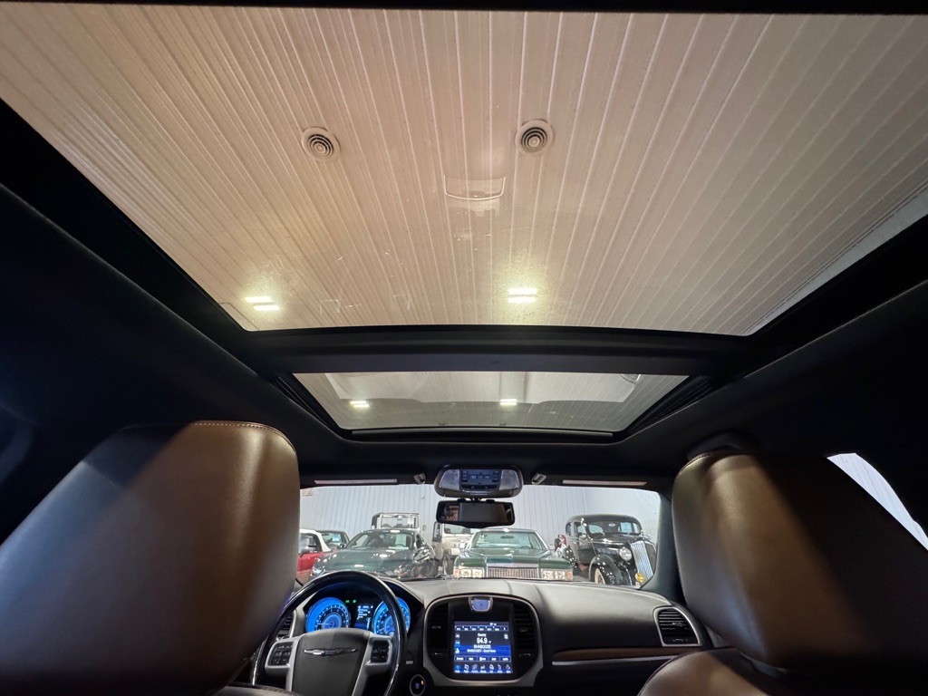 2014 Chrysler 300 Image 37