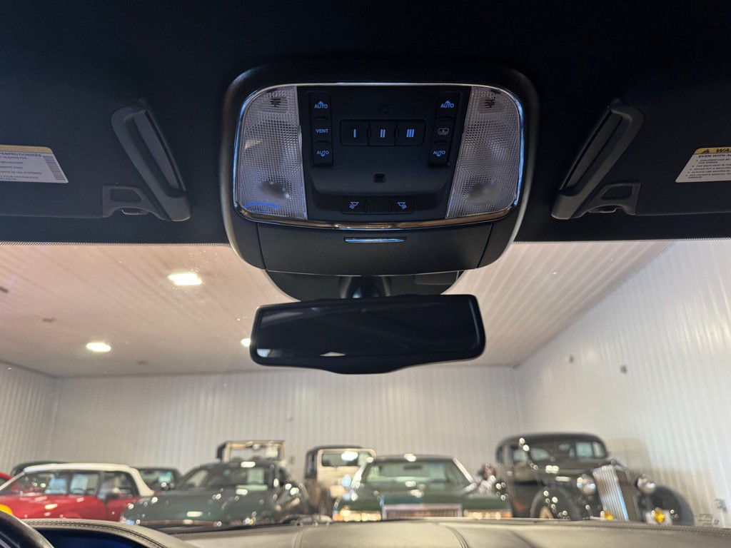 2014 Chrysler 300 Image 38