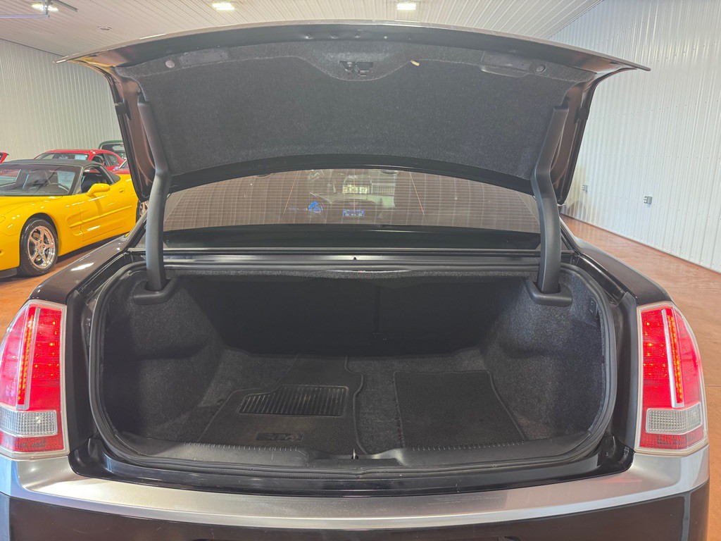 2014 Chrysler 300 Image 40