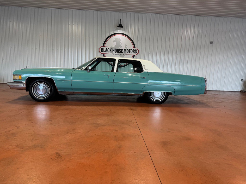 1976 Cadillac Fleetwood Image 2