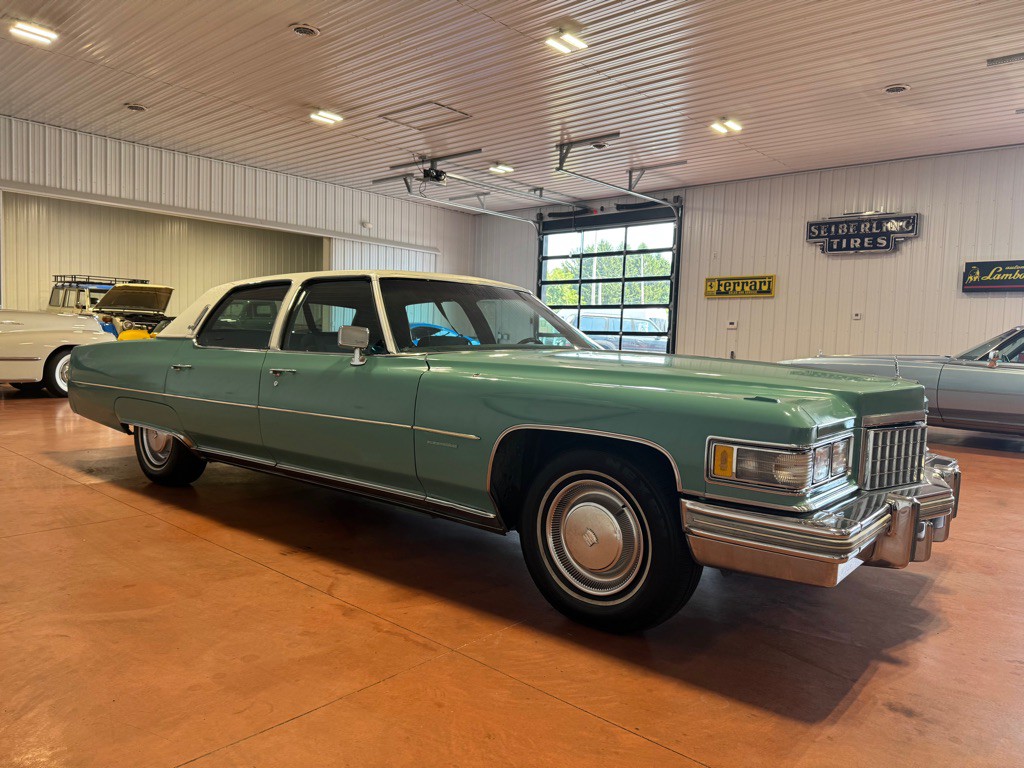 1976 Cadillac Fleetwood Image 6