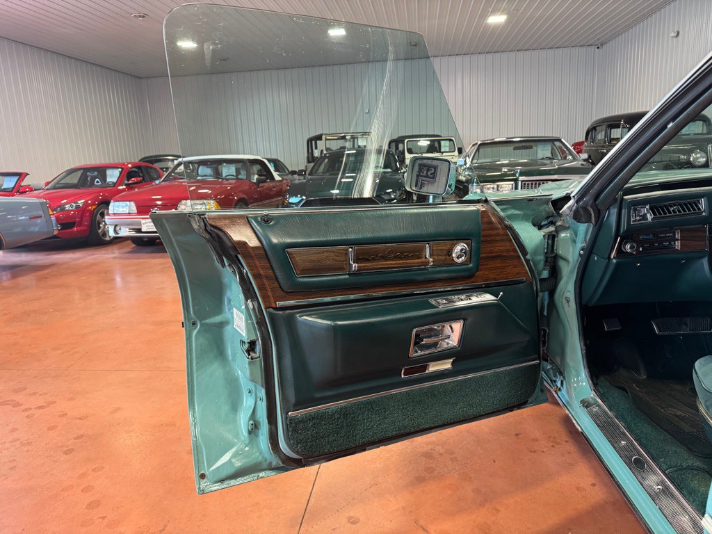 1976 Cadillac Fleetwood Image 12