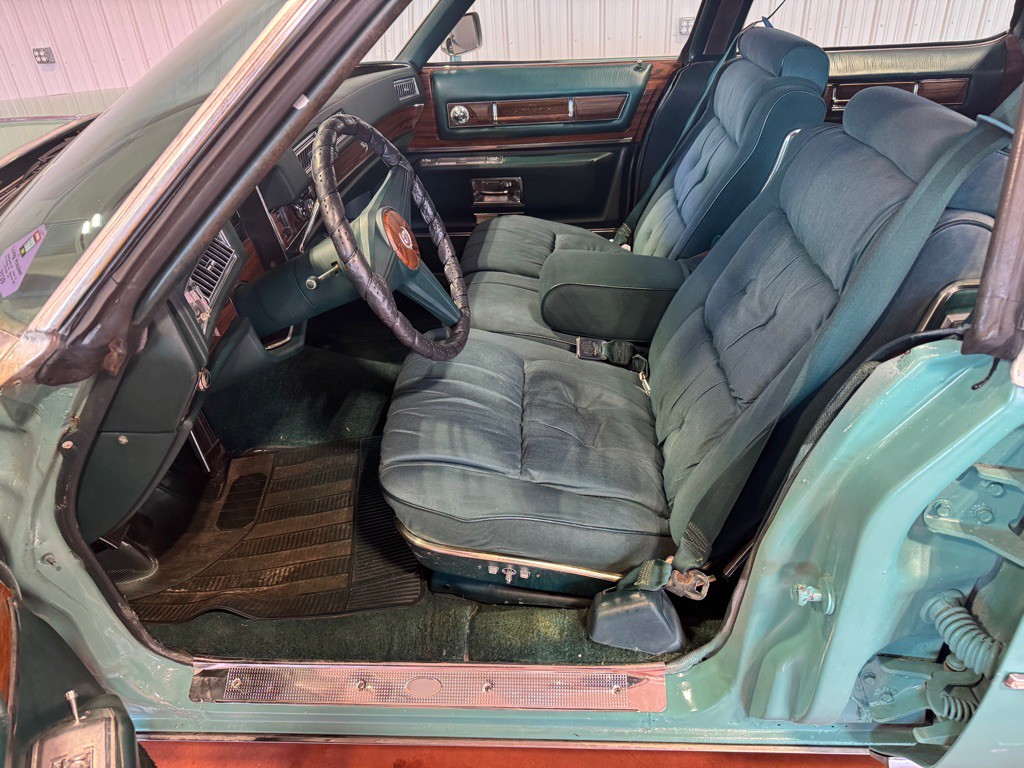 1976 Cadillac Fleetwood Image 13