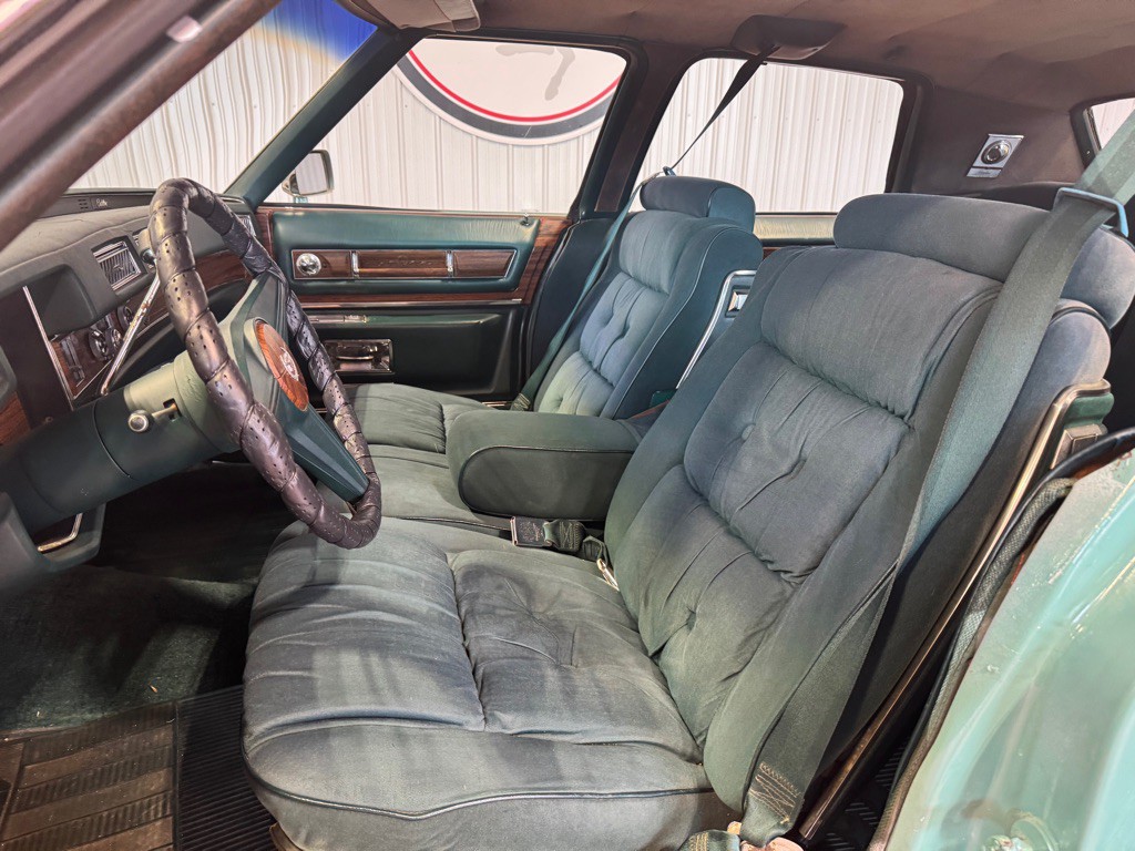 1976 Cadillac Fleetwood Image 14