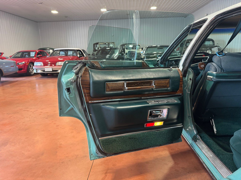 1976 Cadillac Fleetwood Image 16