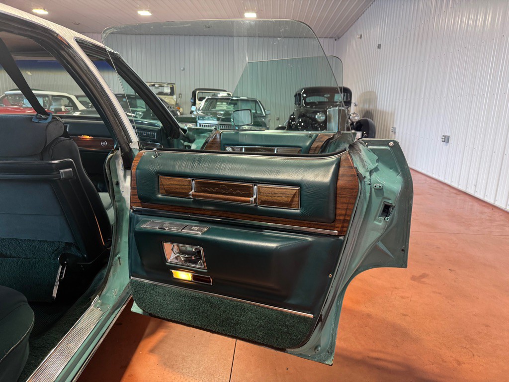 1976 Cadillac Fleetwood Image 22