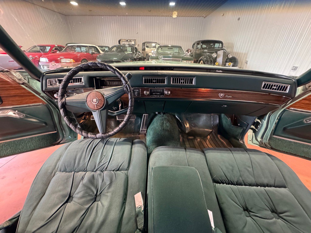 1976 Cadillac Fleetwood Image 25