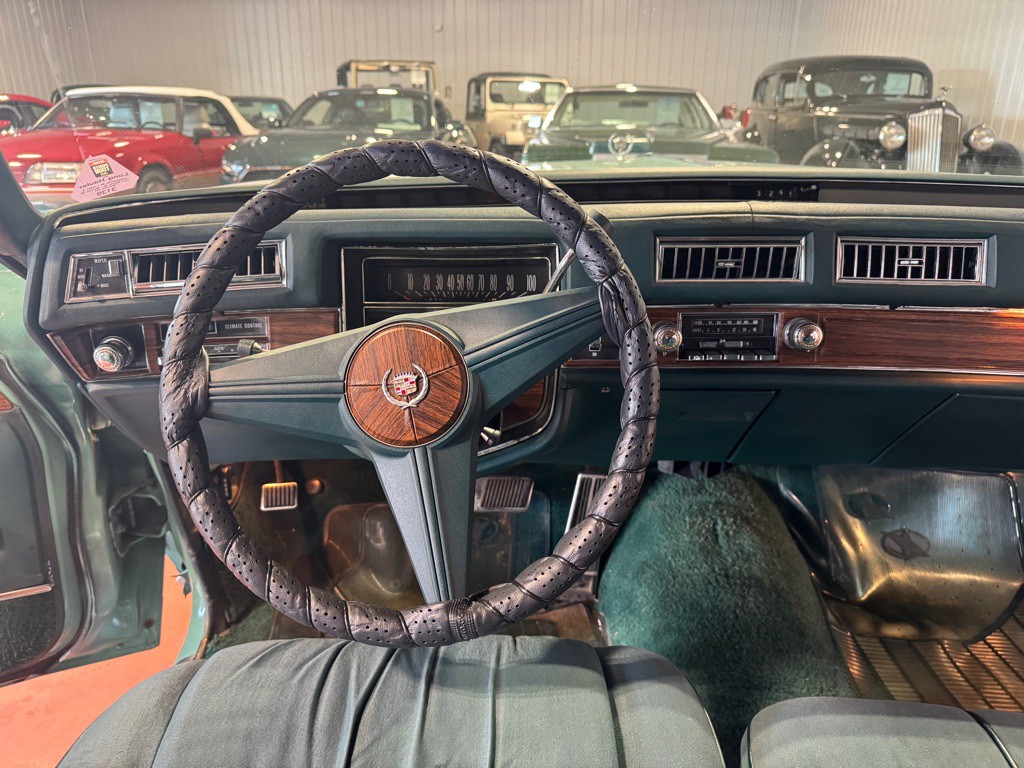 1976 Cadillac Fleetwood Image 26