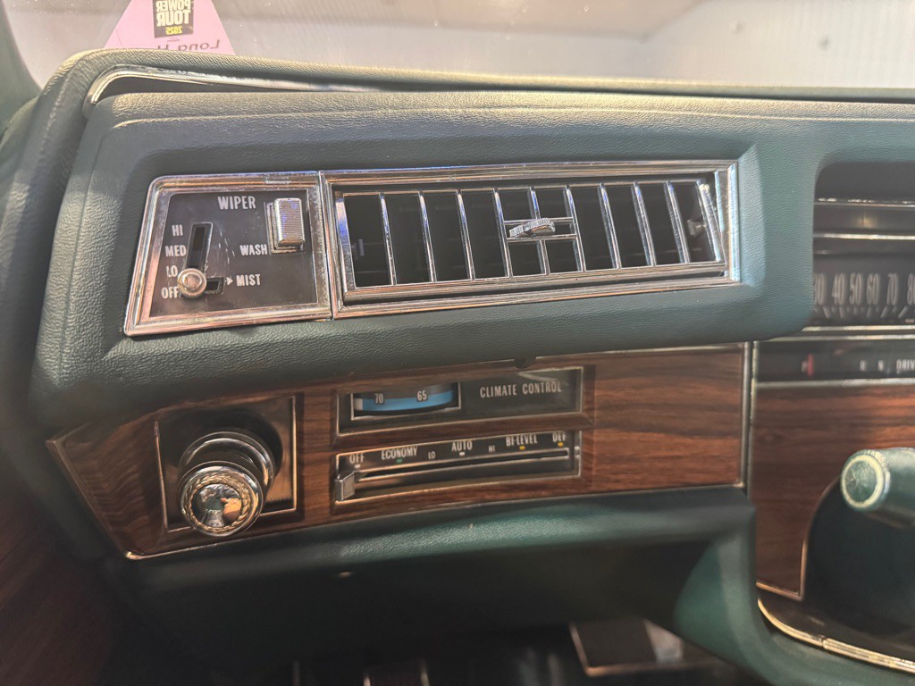 1976 Cadillac Fleetwood Image 29