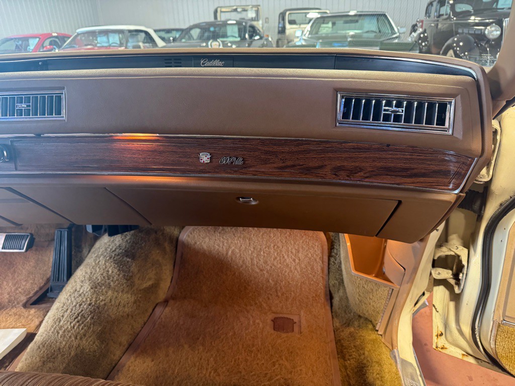 1976 Cadillac DeVille Image 30