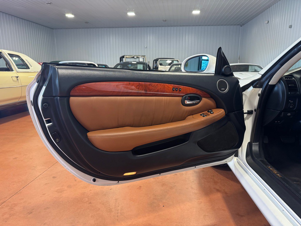 2003 Lexus SC Image 17