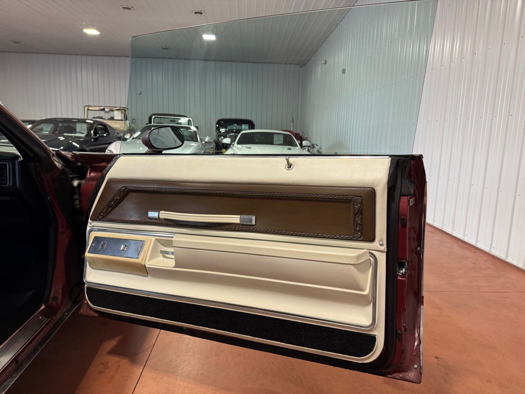 1973 Pontiac Grandville Image 22