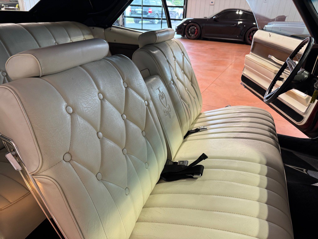 1973 Pontiac Grandville Image 24