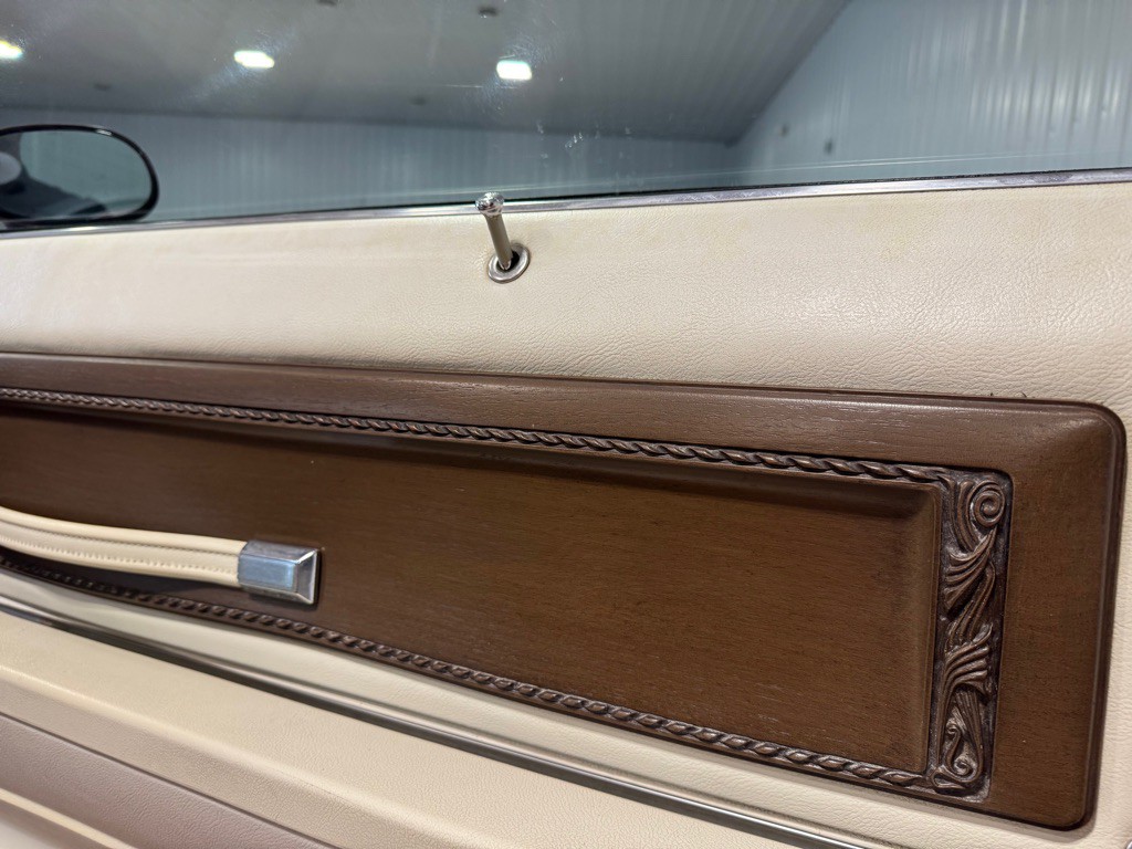 1973 Pontiac Grandville Image 27