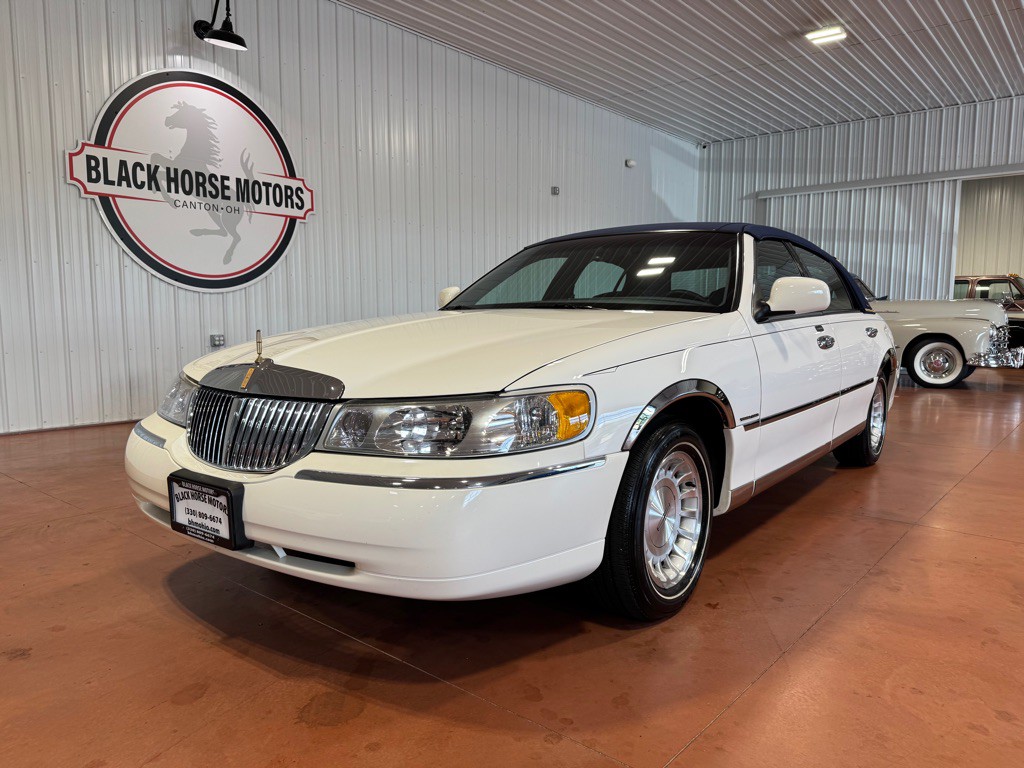 1999 Lincoln Town Car Image 4