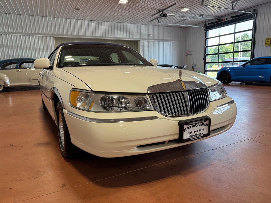 1999 Lincoln Town Car Image 6