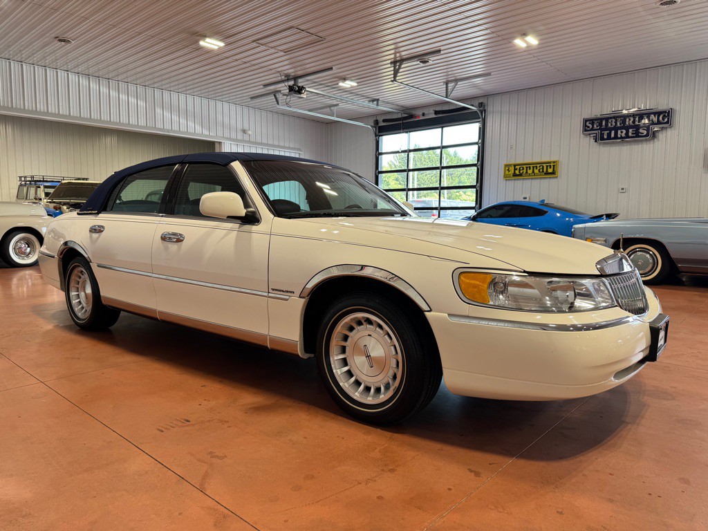 1999 Lincoln Town Car Image 7