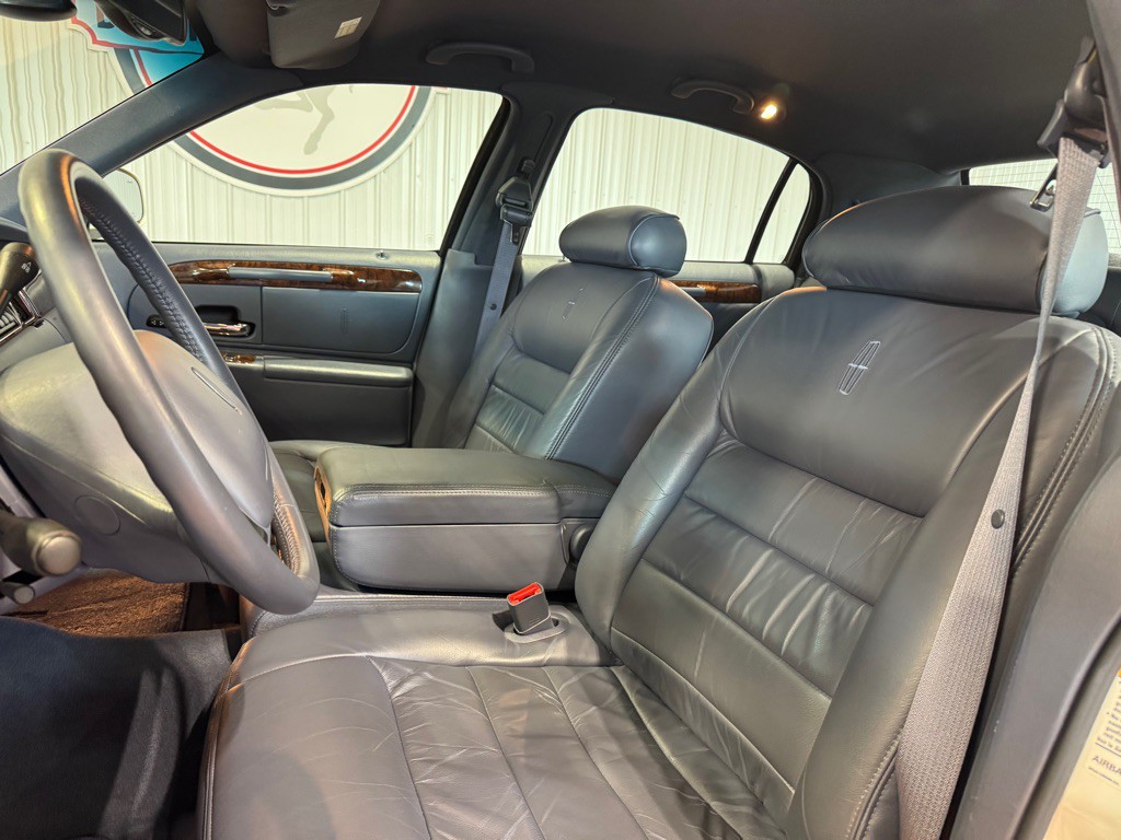 1999 Lincoln Town Car Image 20
