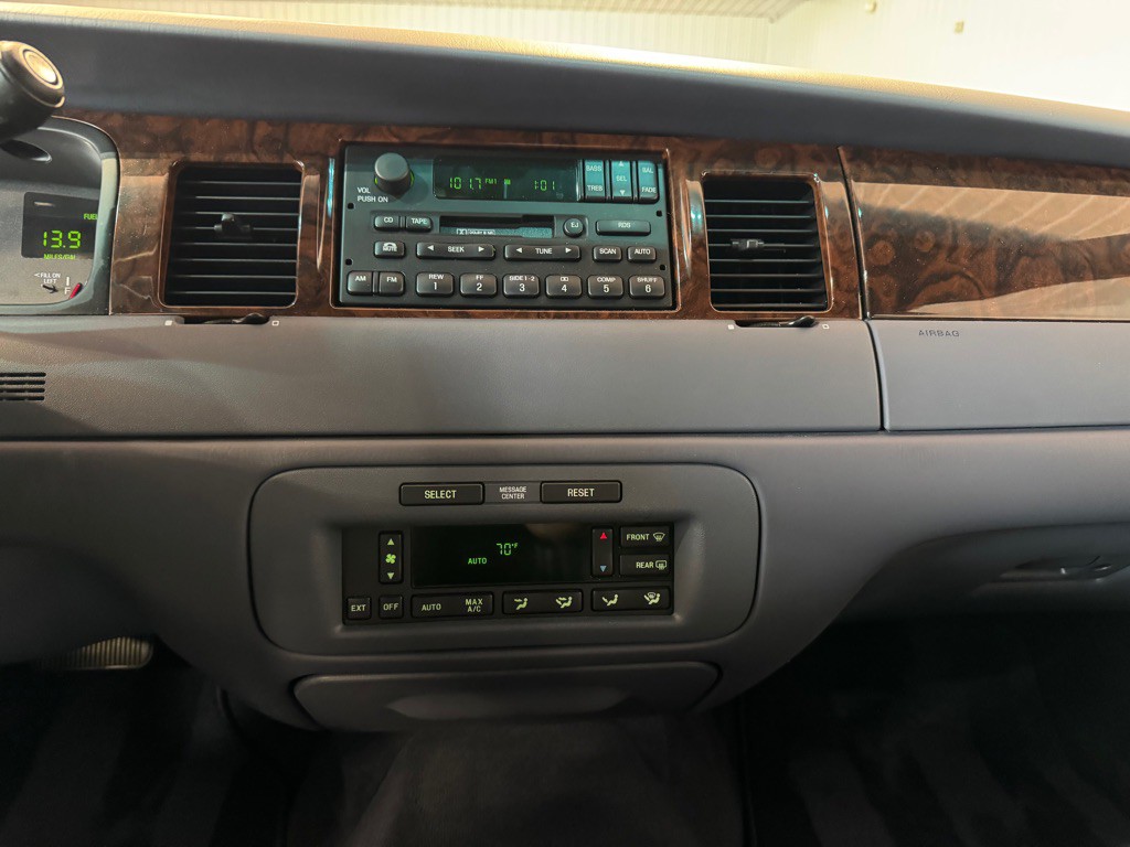 1999 Lincoln Town Car Image 36
