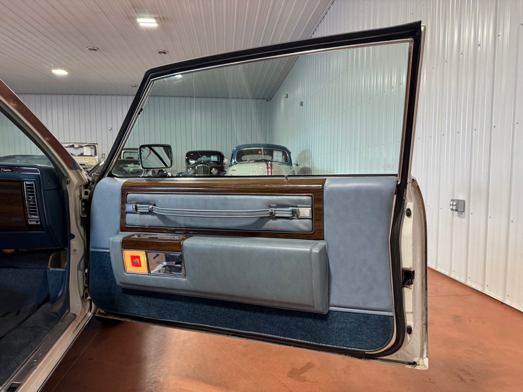 1977 Cadillac DeVille Image 21