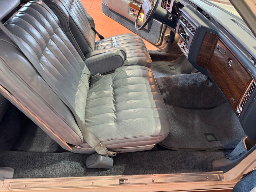 1977 Cadillac DeVille Image 22