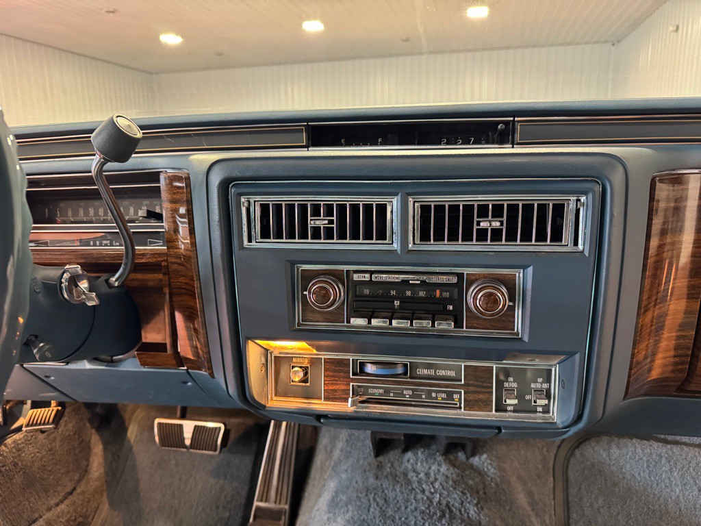 1977 Cadillac DeVille Image 28