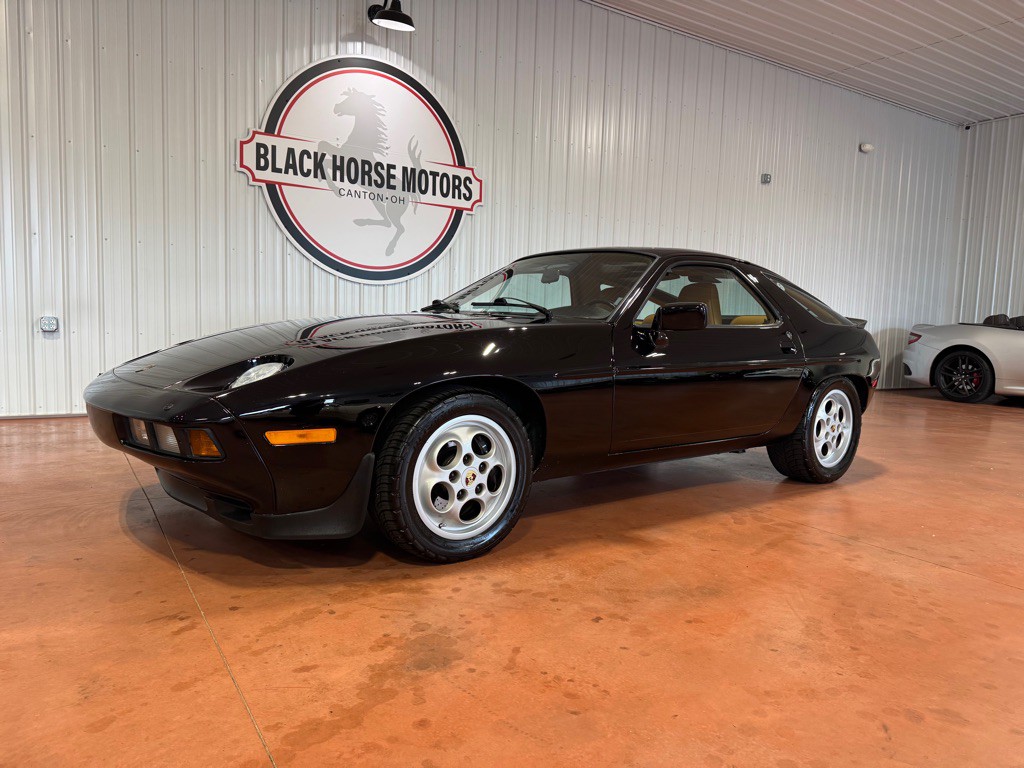 1986 Porsche 928 Image 3