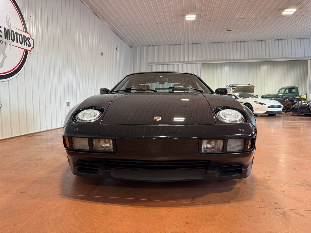 1986 Porsche 928 Image 5