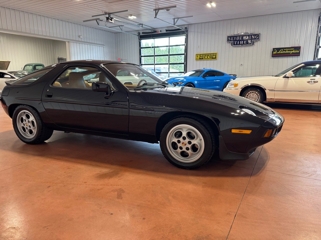 1986 Porsche 928 Image 7
