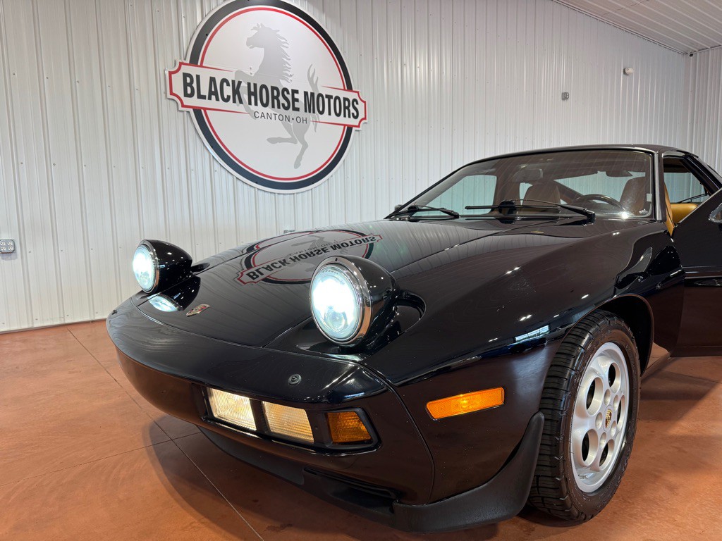 1986 Porsche 928 Image 11