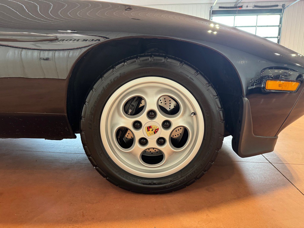 1986 Porsche 928 Image 15