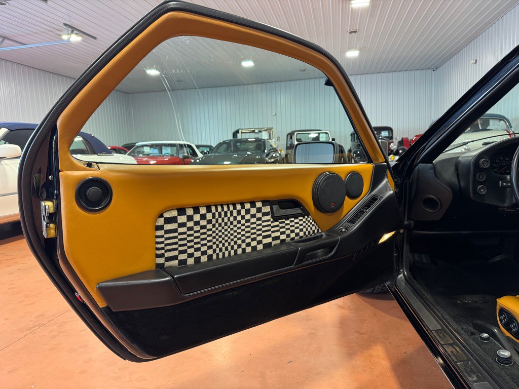 1986 Porsche 928 Image 16