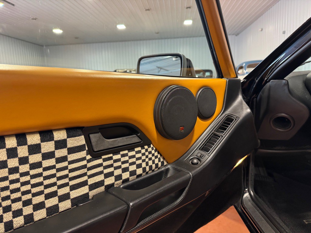 1986 Porsche 928 Image 17