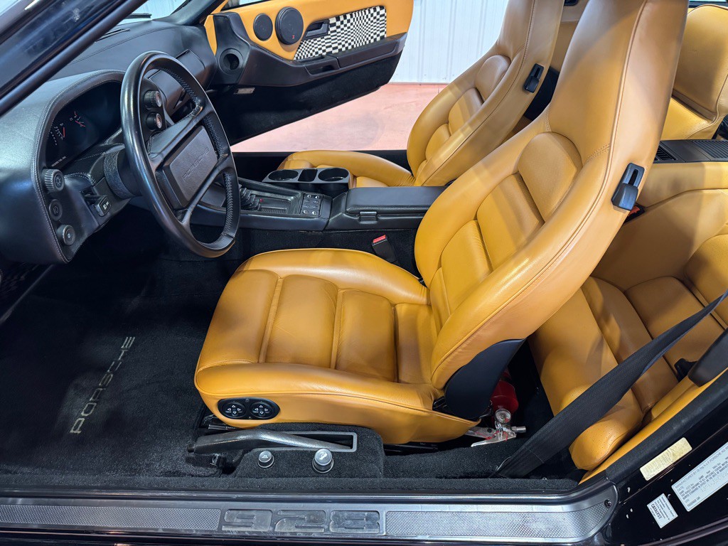 1986 Porsche 928 Image 18