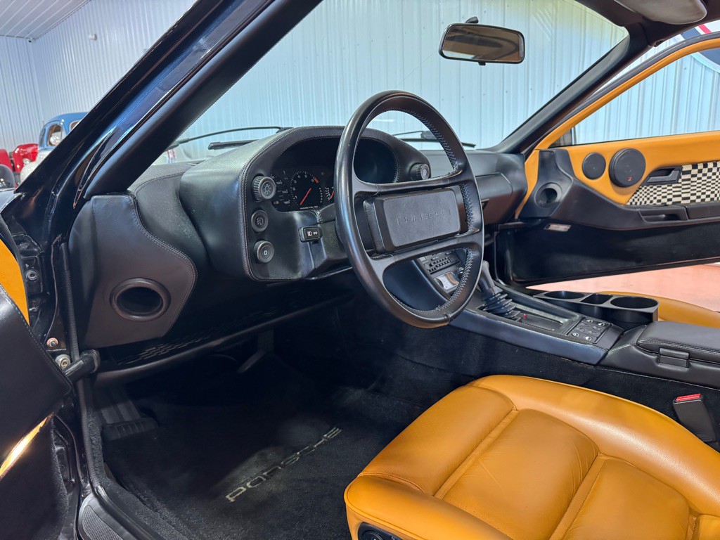 1986 Porsche 928 Image 20